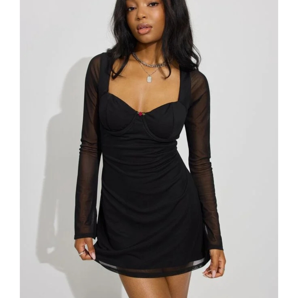 Black Sweetheart Neckline Long Sleeve Bodycon Dress